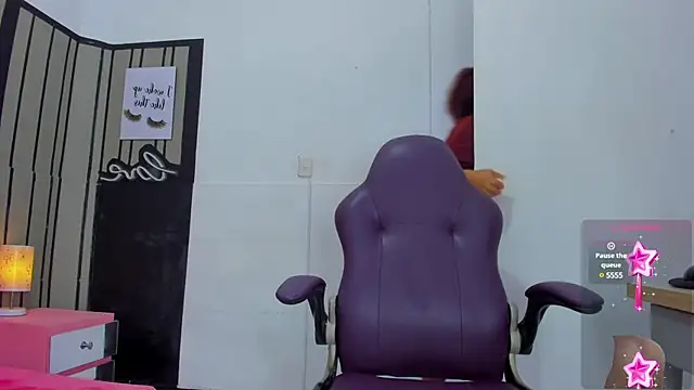 Snapshot of Brithanyslim chatting on 01.21.25 Brithanyslim online show from 01.21.25