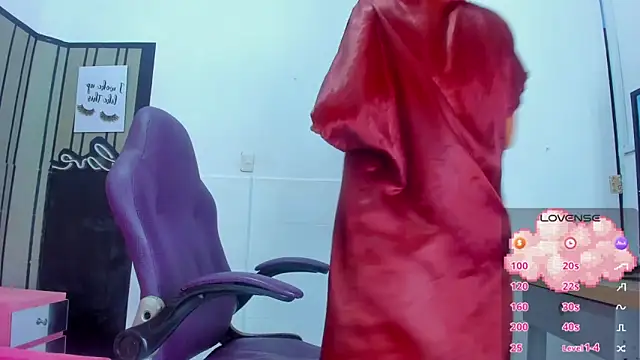 Snapshot of Brithanyslim chatting on 02.11.25 Brithanyslim online show from 02.11.25