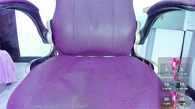 Snapshot of Brithanyslim chatting on 02.25.25 Brithanyslim online show from 02.25.25