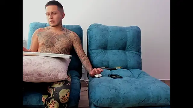 Snapshot of tamy_ian chatting on 11.17.25 tamy ian online show from 11.17.25