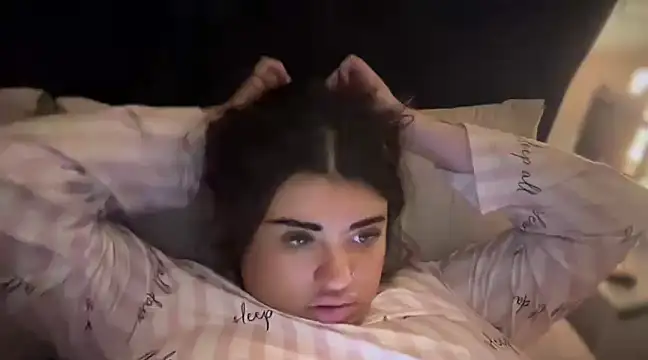 Snapshot of curvybabesx1 chatting on 03.22.25 curvybabesx1 online show from 03.22.25