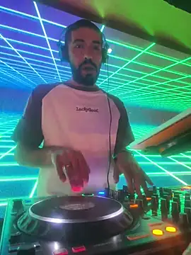 Snapshot of djtimka chatting on 10.11.25 djtimka online show from 10.11.25