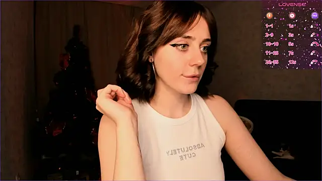 Snapshot of Emmi_Flowers chatting on 12.08.24 Emmi Flowers online show from 12.08.24