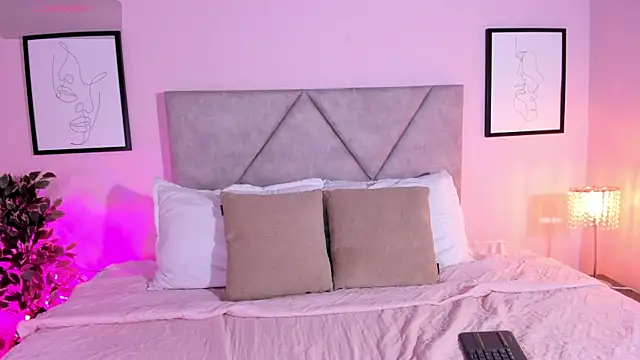 Snapshot of Emilyh_ chatting on 04.09.26 Emilyh online show from 04.09.26