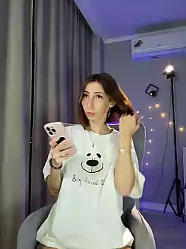 Snapshot of _Moriko_ chatting on 01.19.25 Moriko online show from 01.19.25