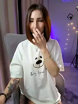 Snapshot of _Moriko_ chatting on 01.21.25 Moriko online show from 01.21.25