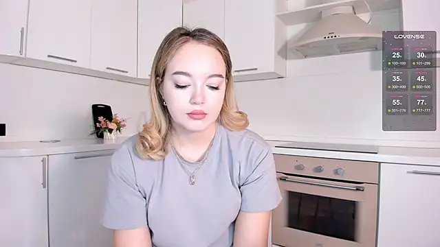 Snapshot of SheenaDollins chatting on 12.04.24 SheenaDollins online show from 12.04.24