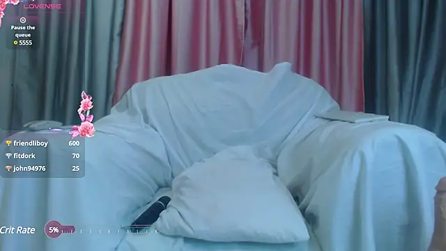 Snapshot of Petite_amor2 chatting on 03.17.25 Petite amor2 online show from 03.17.25