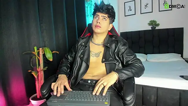 Snapshot of LyleBennett_ chatting on 05.24.26 LyleBennett online show from 05.24.26
