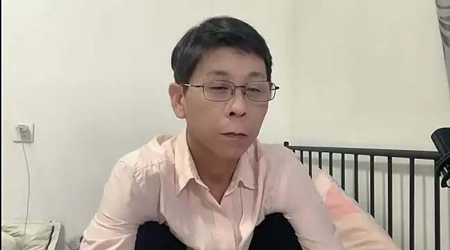 Snapshot of TGH521 chatting on 01.09.25 TGH521 online show from 01.09.25