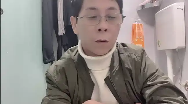 Snapshot of TGH521 chatting on 01.22.25 TGH521 online show from 01.22.25