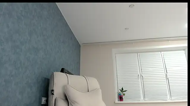 Nora Star online show from 04.17.26