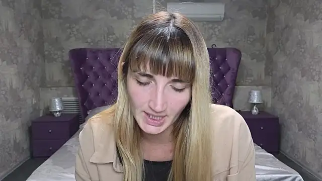 Snapshot of Nika_Kitten chatting on 10.08.25 Nika Kitten online show from 10.08.25