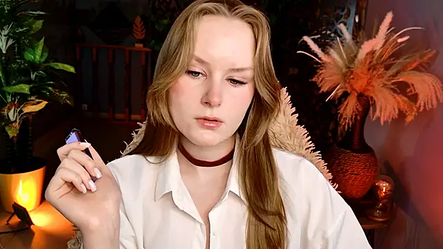 Snapshot of VivienLeeigh chatting on 05.18.26 VivienLeeigh online show from 05.18.26
