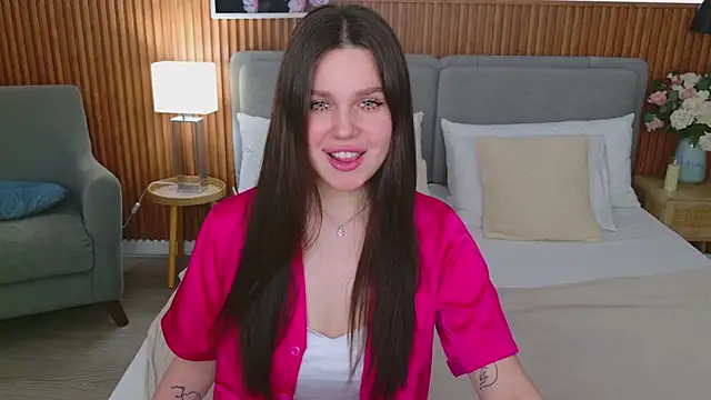 Snapshot of RihannaRose chatting on 03.20.25 RihannaRose online show from 03.20.25