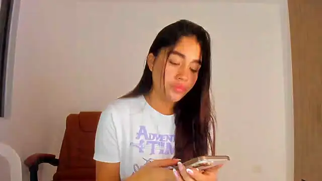 Snapshot of AriaMontgomery chatting on 03.18.26 AriaMontgomery online show from 03.18.26