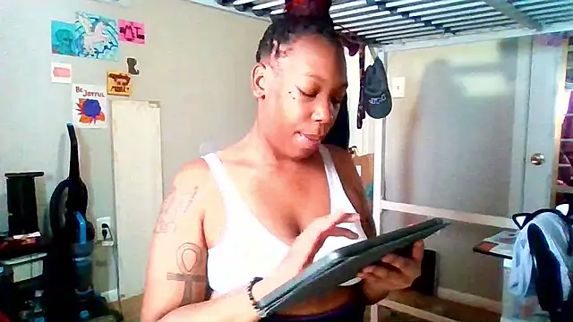 Snapshot of MsSapPhire500 chatting on 04.12.26 MsSapPhire500 online show from 04.12.26