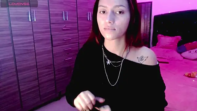 holy juli online show from 11.02.25