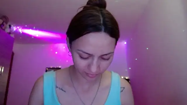 holy juli online show from 05.07.26