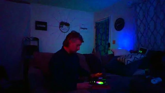 Snapshot of onlym4m chatting on 02.24.25 onlym4m online show from 02.24.25