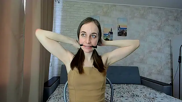 Snapshot of Anika_bloom chatting on 04.15.26 Anika bloom online show from 04.15.26