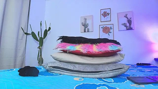 Snapshot of miwa_cute chatting on 02.13.25 miwa cute online show from 02.13.25