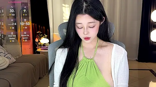 Snapshot of sweateanv_ chatting on 12.29.24 sweateanv online show from 12.29.24