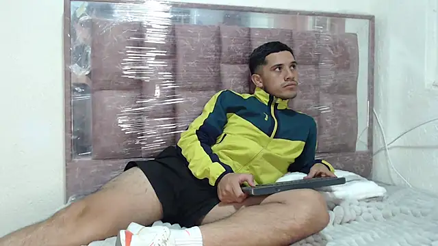 Snapshot of Deportist chatting on 09.24.25 Deportist online show from 09.24.25