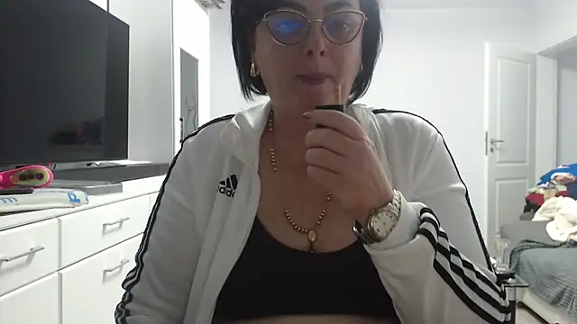 Amandamuller1982 online show from 11.13.25