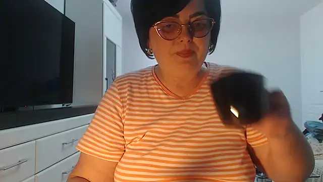 Snapshot of Amandamuller1982 chatting on 04.25.26 Amandamuller1982 online show from 04.25.26