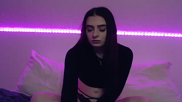 Snapshot of AdelinaAlia chatting on 03.12.25 AdelinaAlia online show from 03.12.25