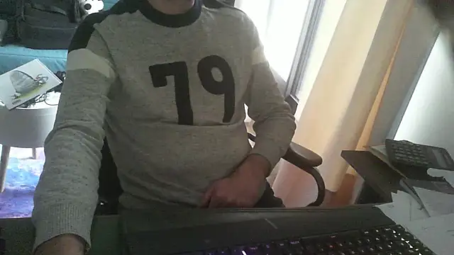 Snapshot of shyfrenchcock1 chatting on 02.08.25 shyfrenchcock1 online show from 02.08.25