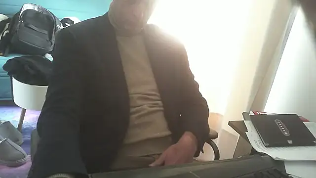 Snapshot of shyfrenchcock1 chatting on 03.18.25 shyfrenchcock1 online show from 03.18.25