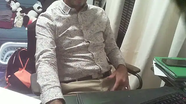 Snapshot of shyfrenchcock1 chatting on 09.11.25 shyfrenchcock1 online show from 09.11.25