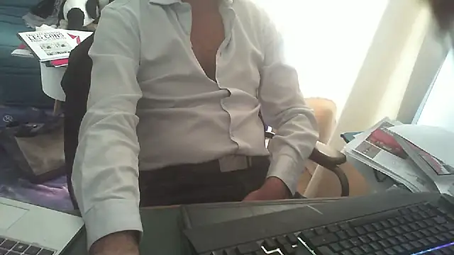 Snapshot of shyfrenchcock1 chatting on 10.23.25 shyfrenchcock1 online show from 10.23.25