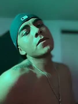 Snapshot of SkinnyHot444 chatting on 12.06.24 SkinnyHot444 online show from 12.06.24