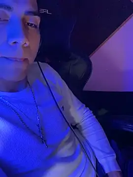 Snapshot of SkinnyHot444 chatting on 12.08.24 SkinnyHot444 online show from 12.08.24