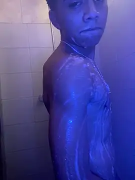 Snapshot of SkinnyHot444 chatting on 12.12.24 SkinnyHot444 online show from 12.12.24