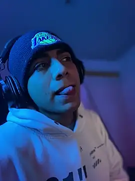 Snapshot of SkinnyHot444 chatting on 12.12.24 SkinnyHot444 online show from 12.12.24