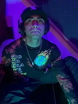 Snapshot of SkinnyHot444 chatting on 01.15.25 SkinnyHot444 online show from 01.15.25