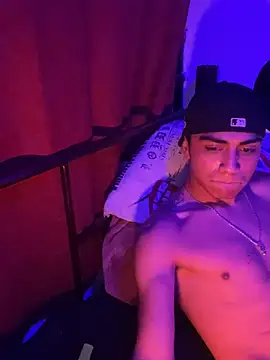 Snapshot of SkinnyHot444 chatting on 01.15.25 SkinnyHot444 online show from 01.15.25