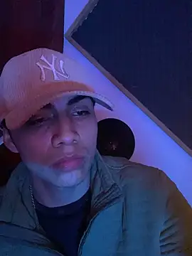 Snapshot of SkinnyHot444 chatting on 01.16.25 SkinnyHot444 online show from 01.16.25