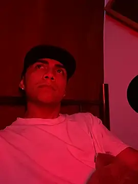 Snapshot of SkinnyHot444 chatting on 01.19.25 SkinnyHot444 online show from 01.19.25