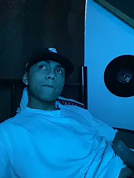 Snapshot of SkinnyHot444 chatting on 01.23.25 SkinnyHot444 online show from 01.23.25