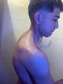 Snapshot of SkinnyHot444 chatting on 01.28.25 SkinnyHot444 online show from 01.28.25