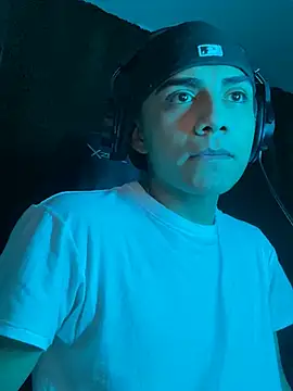 Snapshot of SkinnyHot444 chatting on 01.31.25 SkinnyHot444 online show from 01.31.25