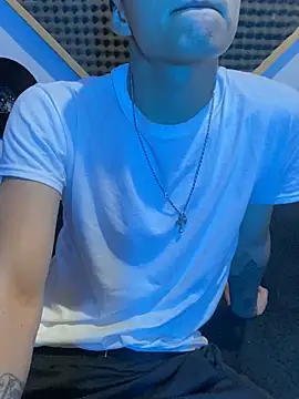 Snapshot of SkinnyHot444 chatting on 02.08.25 SkinnyHot444 online show from 02.08.25