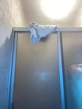 Snapshot of SkinnyHot444 chatting on 09.20.25 SkinnyHot444 online show from 09.20.25