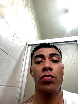 Snapshot of SkinnyHot444 chatting on 10.04.25 SkinnyHot444 online show from 10.04.25