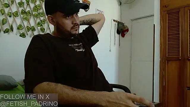Snapshot of fetish_padrino chatting on 03.17.25 fetish padrino online show from 03.17.25